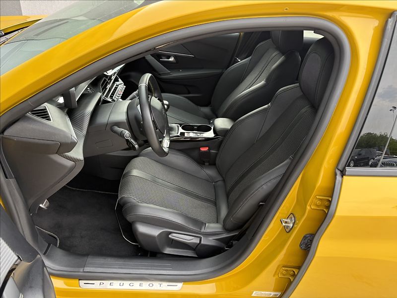 Peugeot 208 1,2 Pure Tech GT Line - fotka 18 z 26