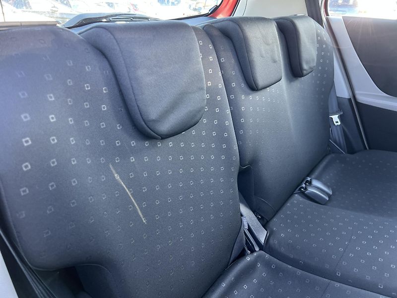 Toyota Yaris 1.0i 51KW KLIMA PŮVOD ČR  - fotka 26 z 38
