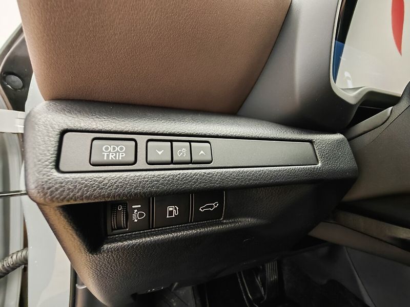 Lexus LBX ELEGANT TECH - fotka 34 z 39