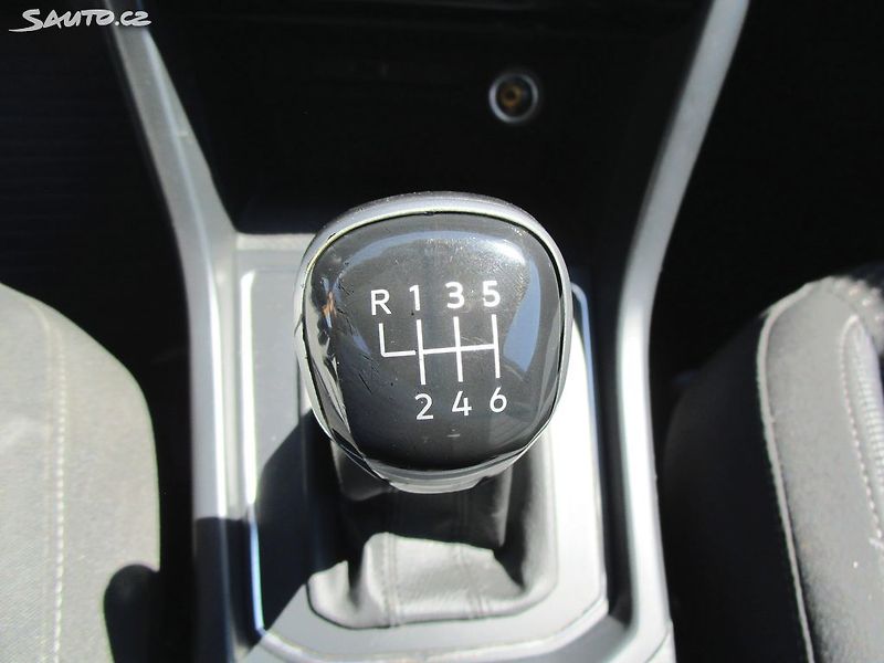 Volkswagen Touran 1,5TSI-110KW-7-MÍSTNÝ-NOVÁ STK - fotka 22 z 28