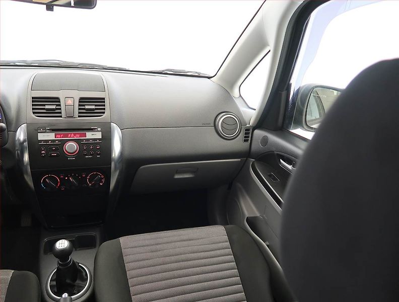 Suzuki SX4 (2013) 1.6 VVT, Serv.kniha - fotka 8 z 15