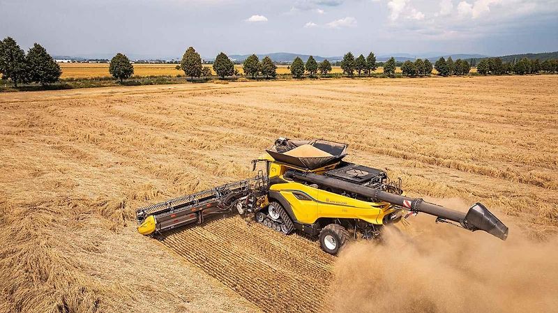 Nový kombajn CR11 firmy New Holland používá nejmodernější technologie.