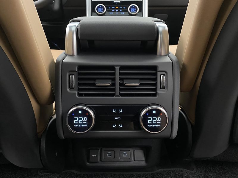 Land Rover Discovery D350 DYNAMIC HSE AWD AUT - fotka 63 z 67