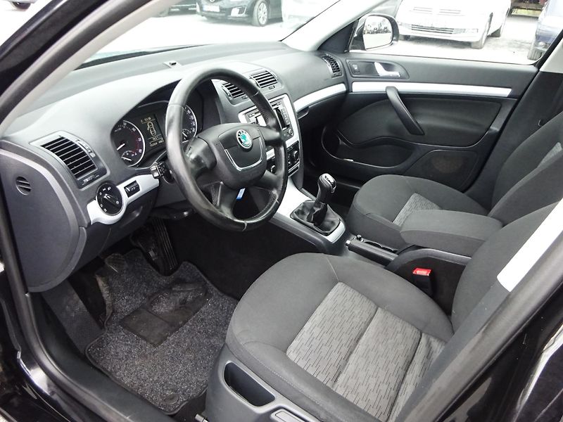 Škoda Octavia 1.2TSI 77kW NAVI TAŽNÉ SERVIS - fotka 4 z 39