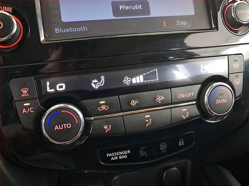 Nissan Qashqai (2017) 1.2 DIG-T, Automat, Navi - fotka 21 z 21