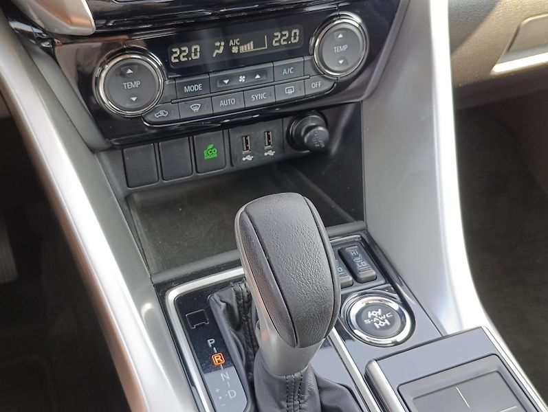 Mitsubishi Eclipse Cross 1.5T-MIVEC INSTYLE ČR  - fotka 24 z 35