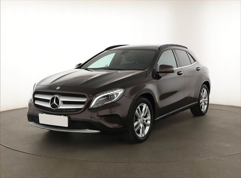 Mercedes-Benz GLA (2017) 220 d 4MATIC - fotka 2 z 21
