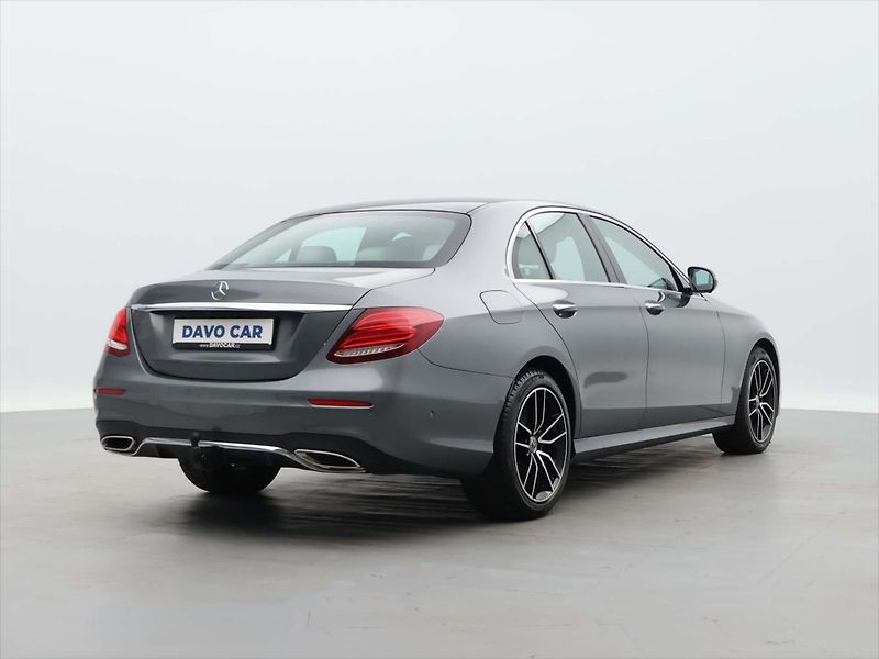 Mercedes-Benz Třídy E 3,0 450 270kW Aut. 4M DPH - fotka 7 z 32