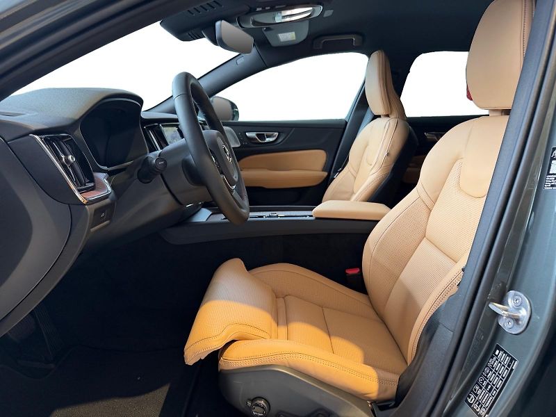 Volvo V60 (2026) B4 PLUS BRIGHT        - fotka 9 z 19