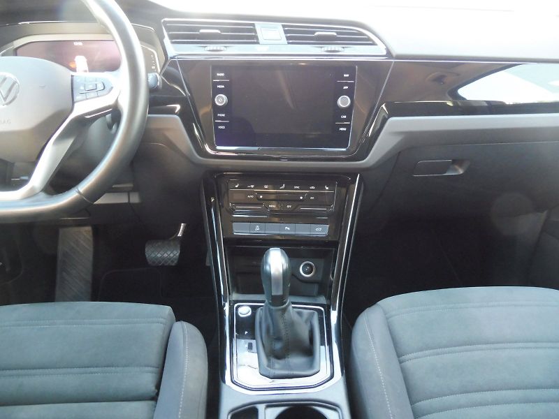Volkswagen Touran (2022) Highline 1,5 TSI 110kW DSG - fotka 11 z 27