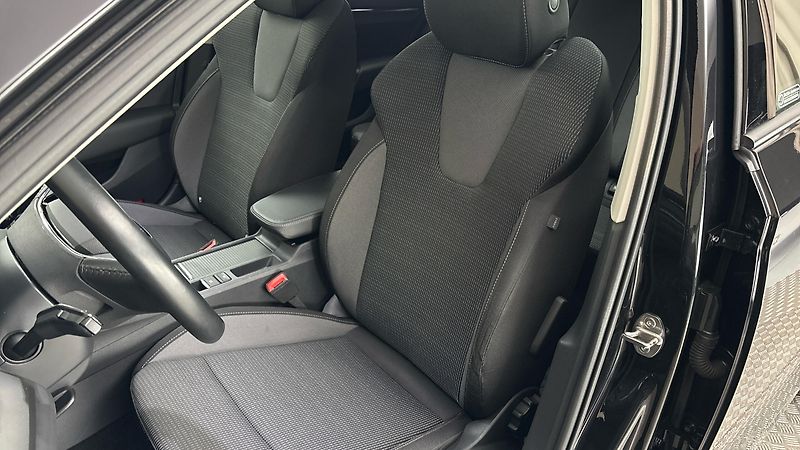 Škoda Octavia 2.0 TDI Ambition Combi - fotka 15 z 23