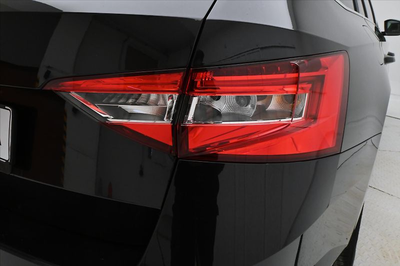 Škoda Superb 2,0 TDI 147 kW DSG STYLE Záruk - fotka 32 z 33