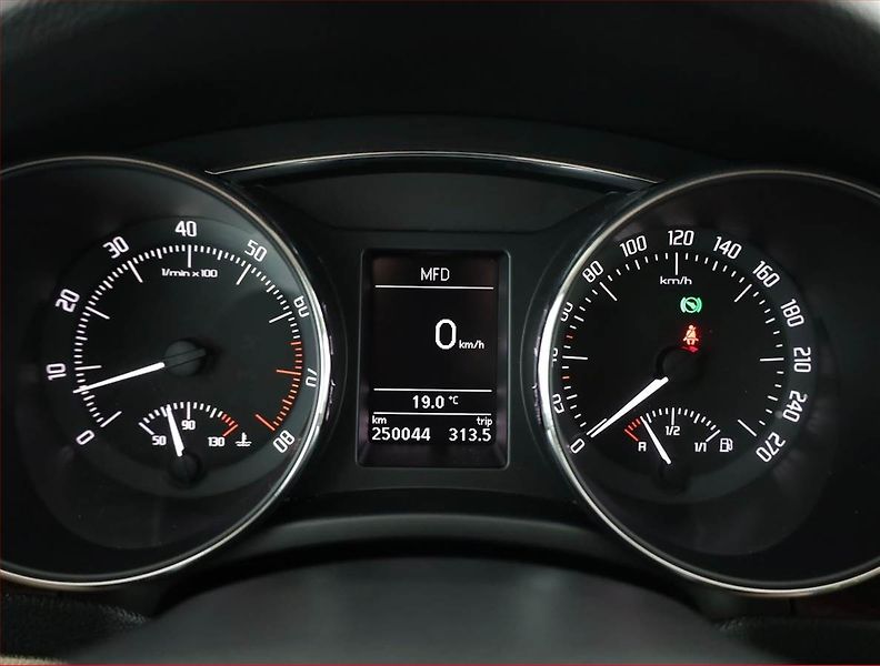 Škoda Superb (2014) Ambition Plus 3.6 FSI V6, 4X4 - fotka 9 z 18