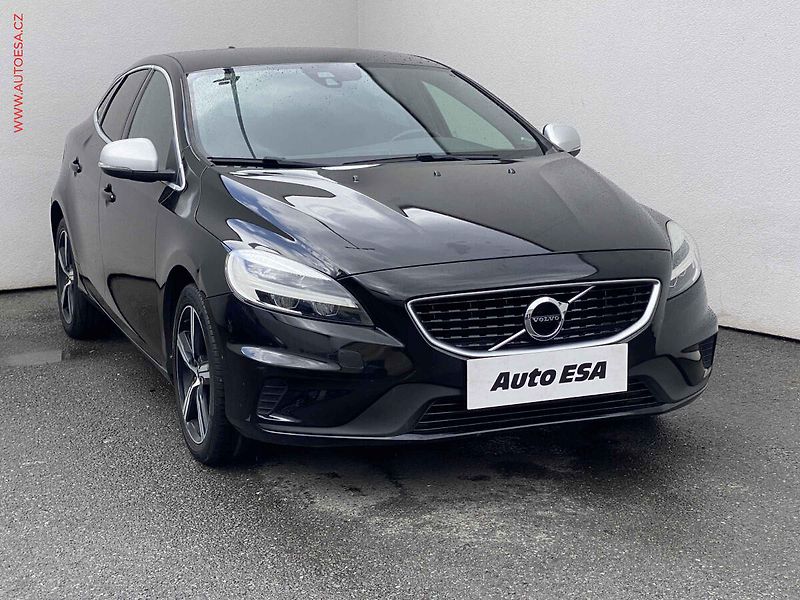 Volvo V40 (2018) 2.0i, AT, LED, kamera - fotka 1 z 18