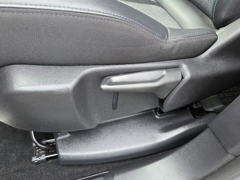 Peugeot 5008 (2024) 1.2 PT 130 ALLURE PACK EAT8 - fotka 32 z 34