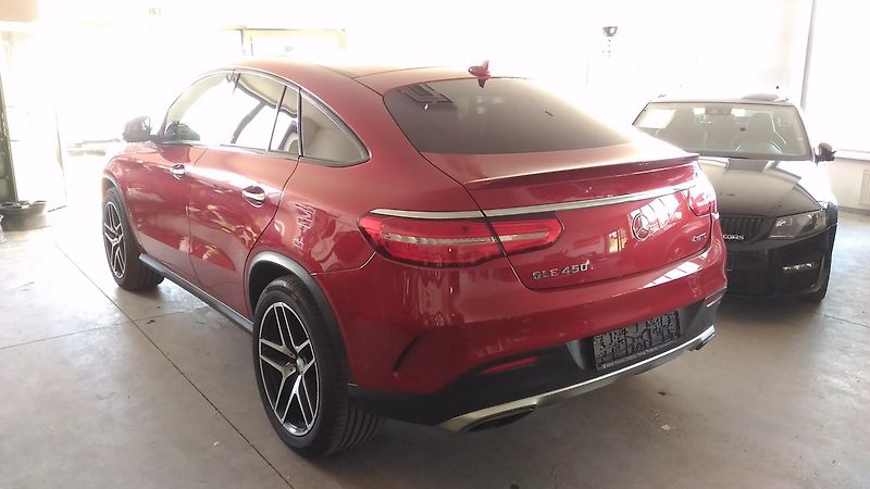 Mercedes-Benz GLE (2015) 450I,270KW,LED,PANOR.ALU r.21 - fotka 4 z 36