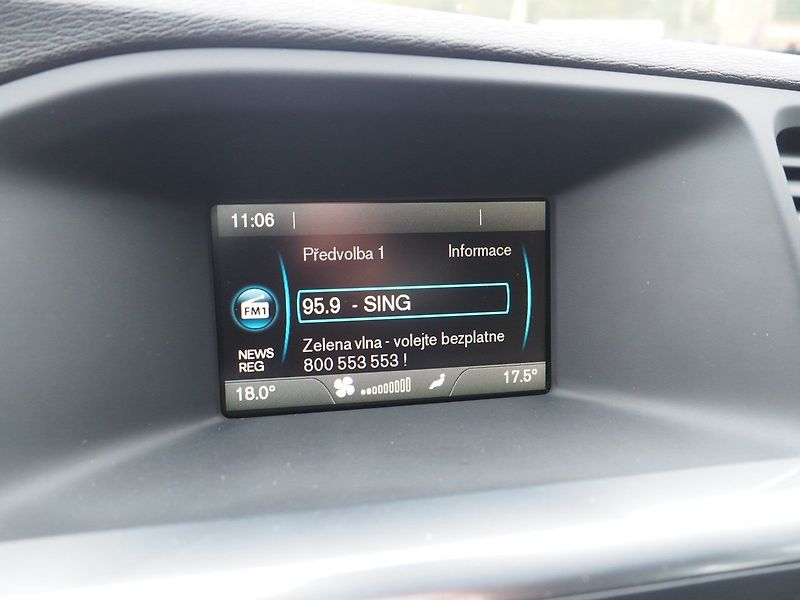 Volvo V60 (2010) 2.0D 120 kW, Automat - fotka 28 z 34