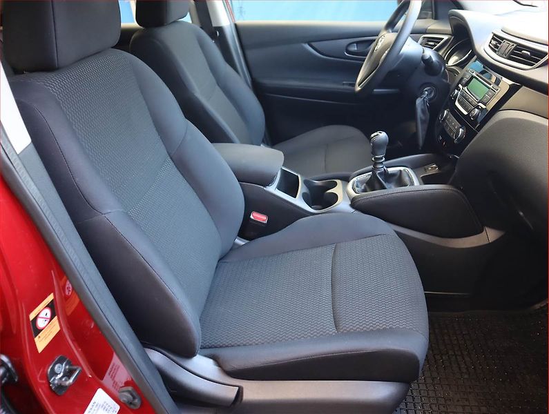 Nissan Qashqai (2016) 1.2 DIG-T, Serv.kniha - fotka 9 z 17