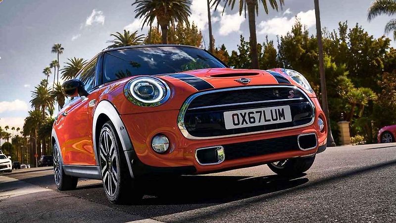 Mini Cooper S a Cabriolet.