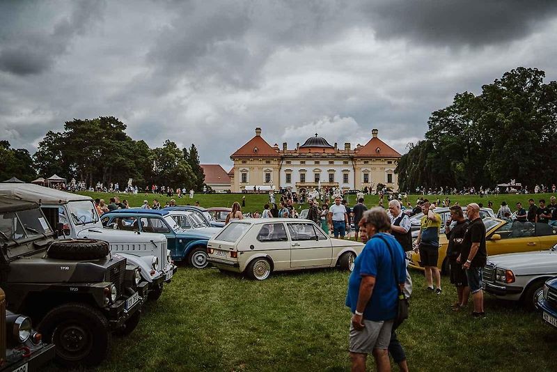 Veteranfest ve slavkovském zámeckém parku