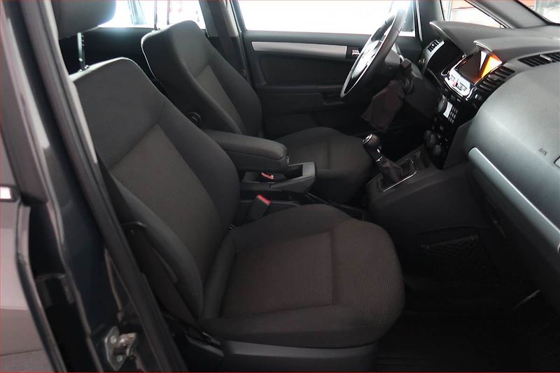 Opel Zafira (2013) 1.7 CDTI, 7 míst, Xenony - fotka 9 z 18