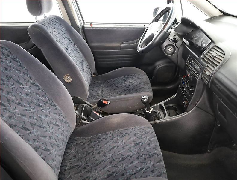 Opel Zafira (2002) 1.8 16V, 7 míst, po STK - fotka 7 z 15