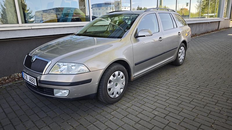 Škoda Octavia (2007) 1,6 benzín kombi - fotka 2 z 36