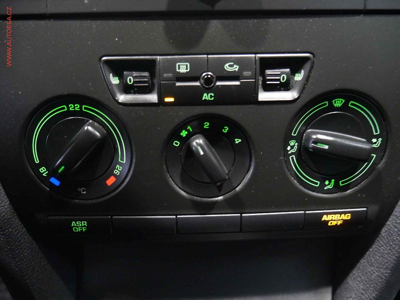 Škoda Octavia (2006) 1.6i, ČR, Ambiente - fotka 16 z 17