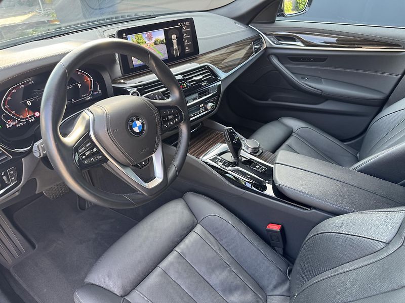BMW Řada 5 (2023) 520xd, Luxury Line, Panorama - fotka 15 z 48