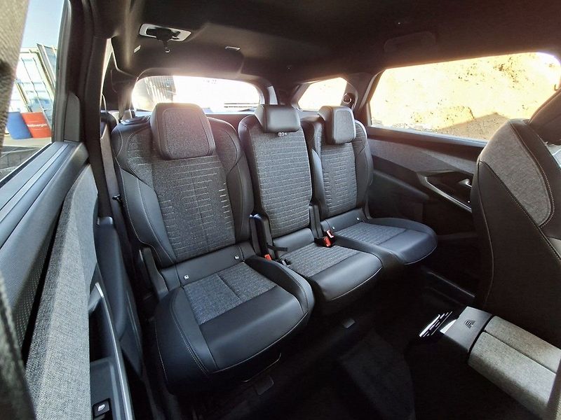 Peugeot 5008 (2026) ALLURE Hybrid 145 e-DCS6 - fotka 7 z 15