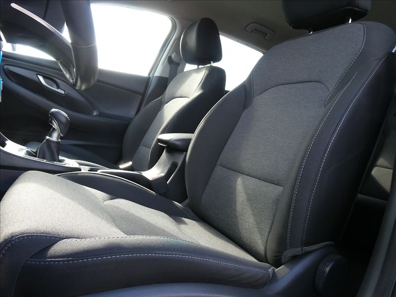 Hyundai i30 1,0 T-GDi 88kW Smart,ČR,naviga - fotka 31 z 43