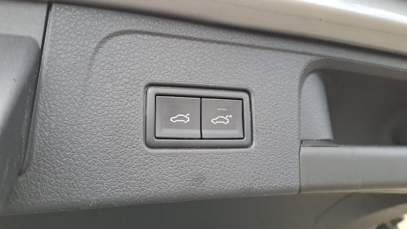 Volkswagen Passat 1.6 TDI ComfortLine Business - fotka 17 z 36