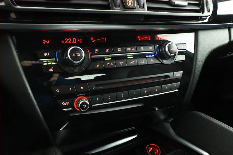 BMW X6 (2015) M Paket xDrive40d - fotka 17 z 20