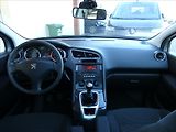 Peugeot 5008 1,6 16V 115kW Panorama,po serv - náhled 31
