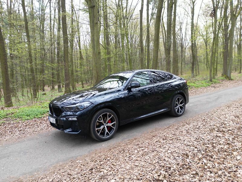 BMW X6 (2021) BMW X6, xDrive40i MAX VÝBAVA!! - fotka 3 z 13