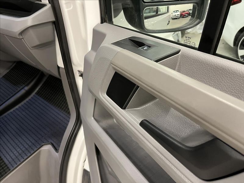 Volkswagen Crafter 35 L2H2 2,0 TDI - fotka 5 z 10