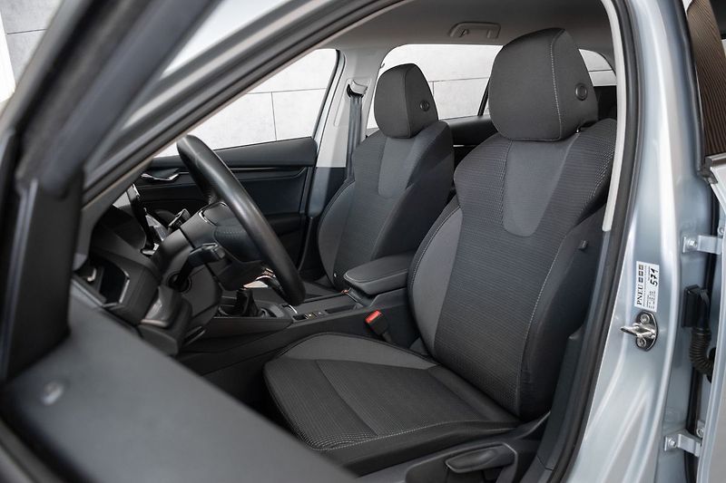 Škoda Octavia 2.0 TDI AMBITION*DPH*ČR 1.MAJ* - fotka 10 z 38