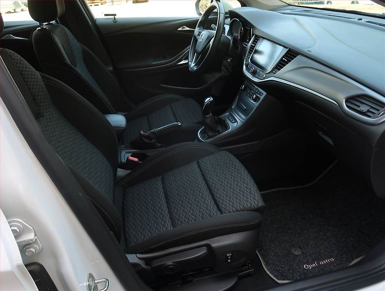 Opel Astra (2017) Enjoy 1.6 CDTI, Serv.kniha - fotka 9 z 15