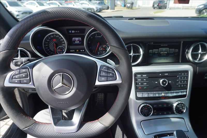 Mercedes-Benz SLC 3,0 AMG 43 - fotka 11 z 20