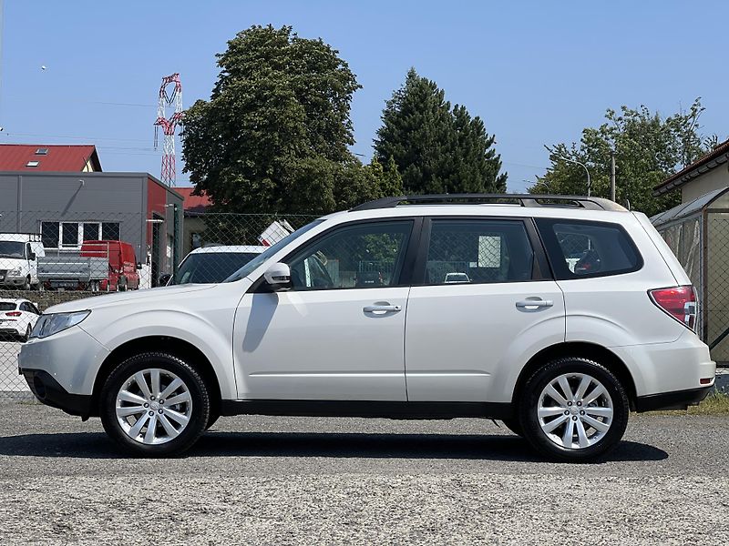 Subaru Forester 2.0i LPG 4x4 KLIMA KAMERA ALU - fotka 4 z 42