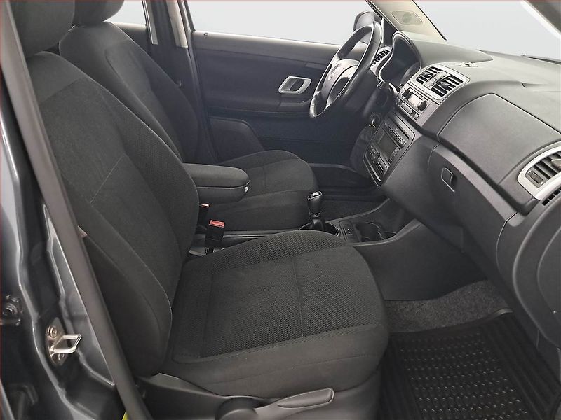 Škoda Fabia (2009) 1.9 TDI, Tempomat - fotka 9 z 15