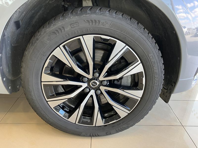 Volvo XC60 B4 AWD PLUS DARK AT8, ČR - fotka 5 z 41