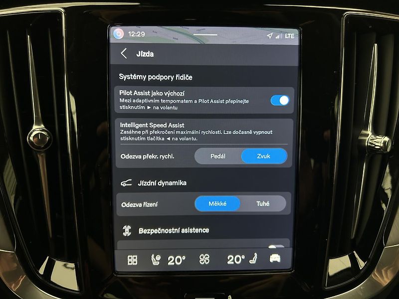 Volvo V60 2.0 B4 Core - fotka 20 z 29