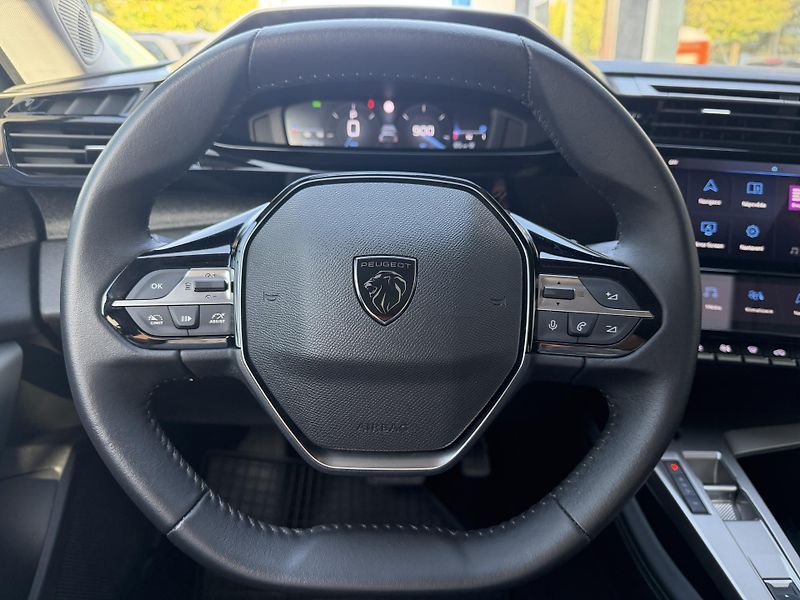 Peugeot 408 (2024) ALLURE PureTech 130k EAT8 - fotka 20 z 42