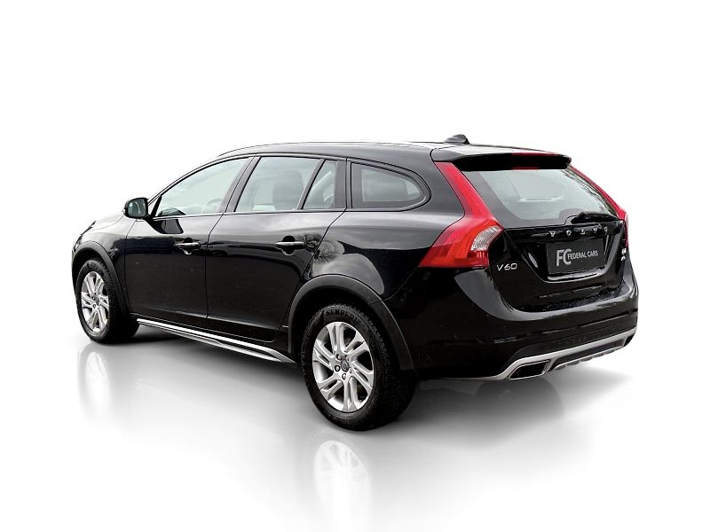 Volvo V60 Cross Country D4 AWD // 4x4 - fotka 3 z 30