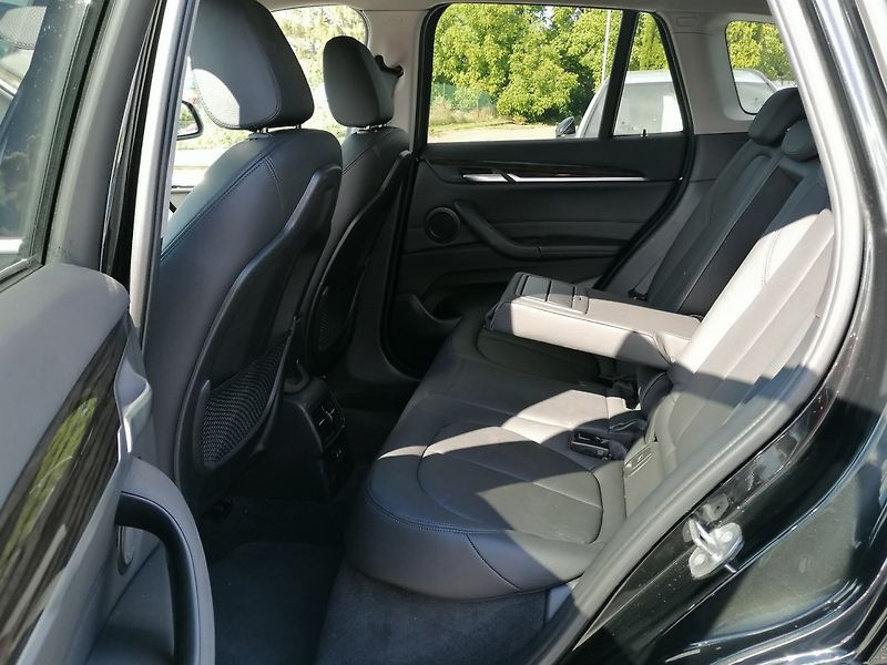 BMW X1 (2022) xDrive25e PHEV 162kW Plug in - fotka 10 z 43
