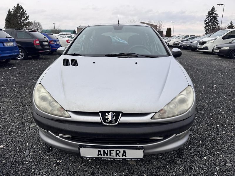Peugeot 206 1.4i, 55 kW, 5-ti dvéř - fotka 2 z 15