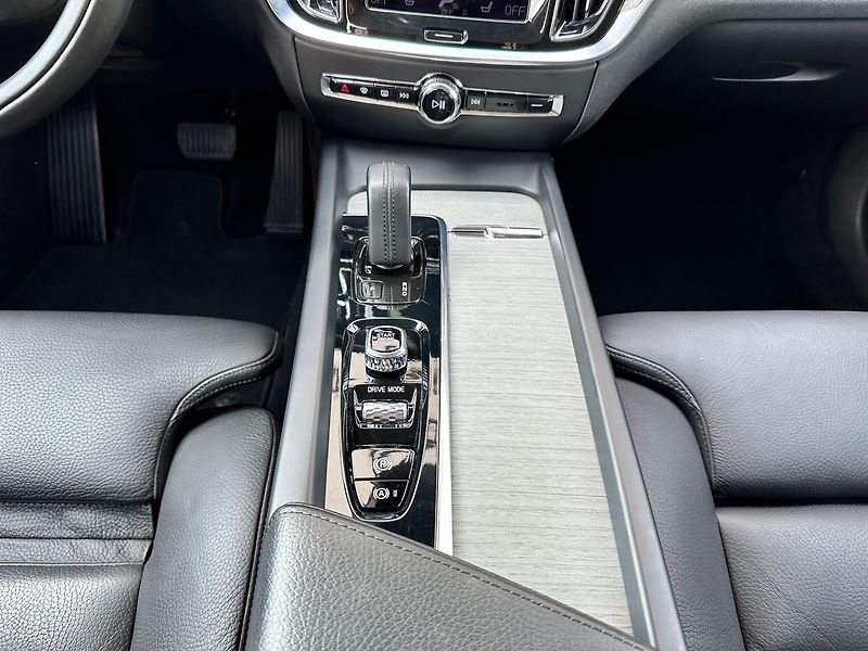 Volvo V60 CC/B4/AWD/Momen/TažZ/H&K/Ihned - fotka 17 z 24