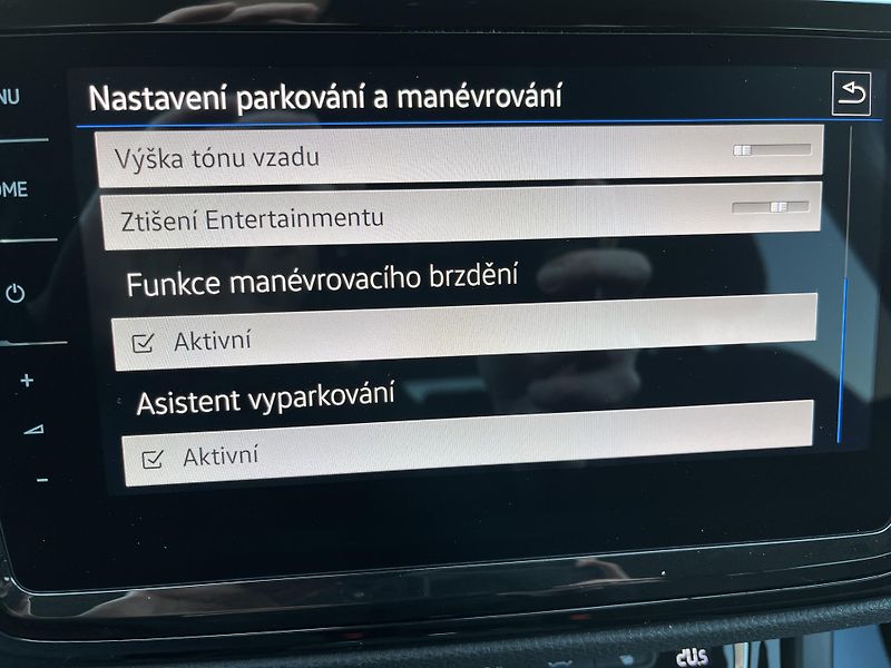 Volkswagen Touran (2020) 2.0TDI DSG VÝB*13000€ HIGHLINE - fotka 39 z 48