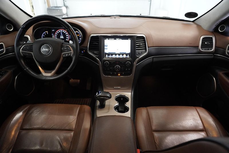 Jeep Grand Cherokee 3,0 MJT V6 4X4 AUTOMAT - fotka 24 z 33